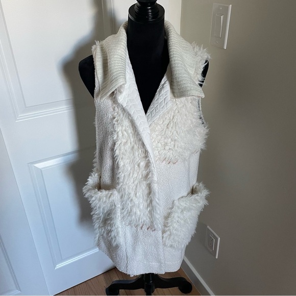 Anthropologie Saturday Sunday Ivory Shag/Fleece Sherpa Open Front Vest NWT Sz S - Picture 1 of 12